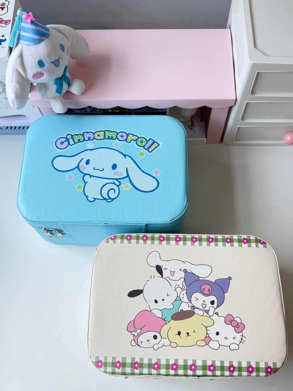 1 Cute Gift Box + 10 Random Items