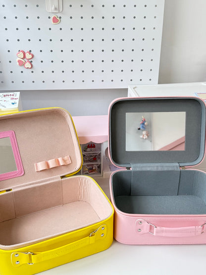 1 Cute Gift Box + 10 Random Items