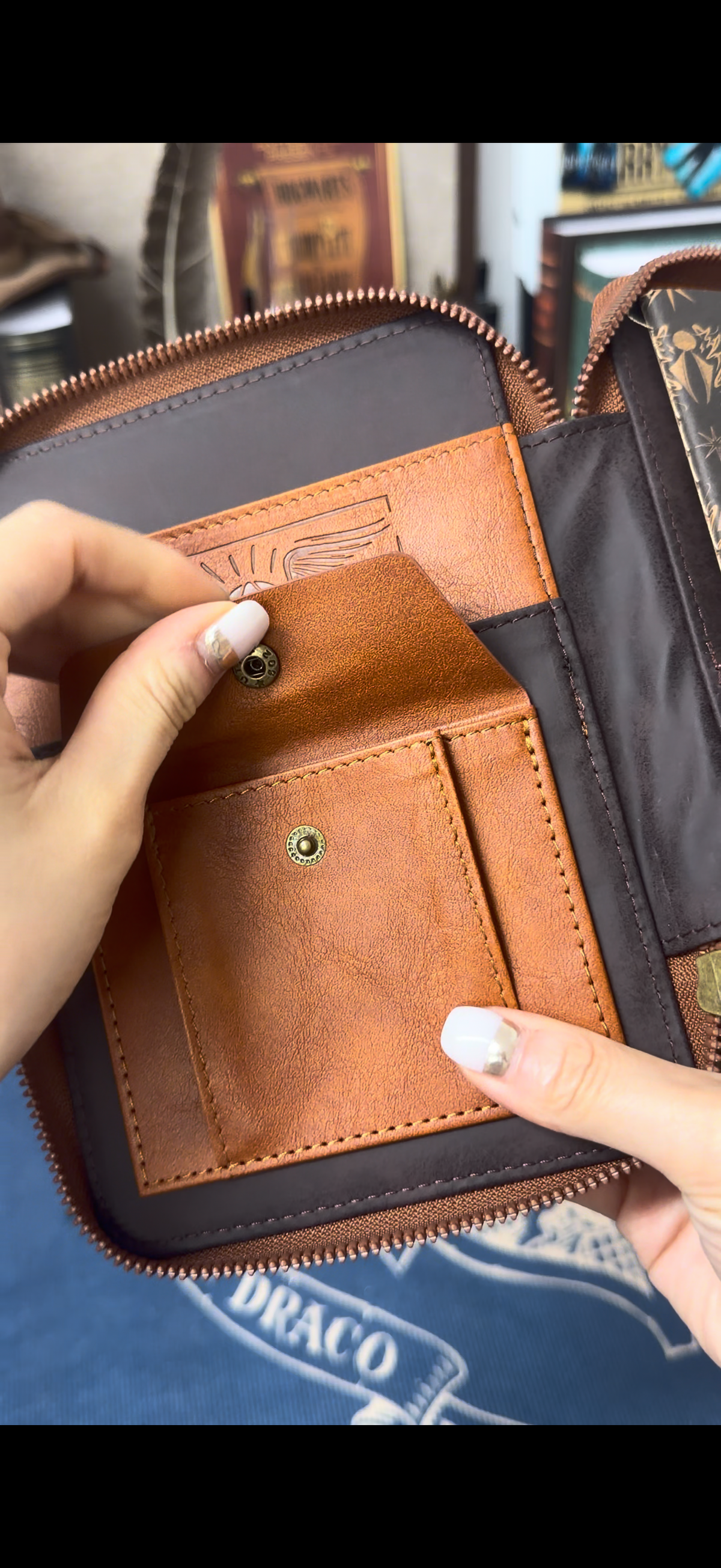 [H1001] Vintage Golden Wing Journal Bag ✨